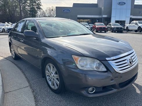 Used 2010 Toyota Avalon Limited image 2