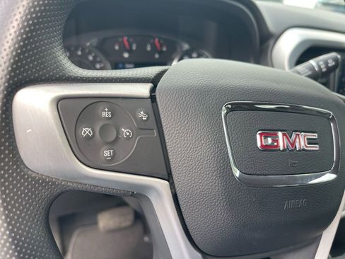 Used 2023 GMC Acadia SLE w/ Driver Convenience Package image 15