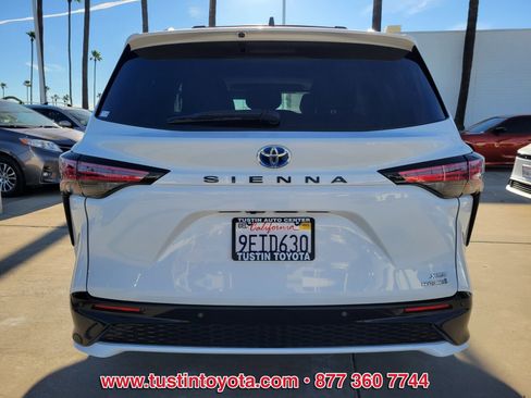 Certified 2023 Toyota Sienna XSE image 5