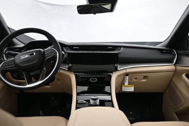 New 2027 Jeep Grand Cherokee Limited AWD/4WD image 9