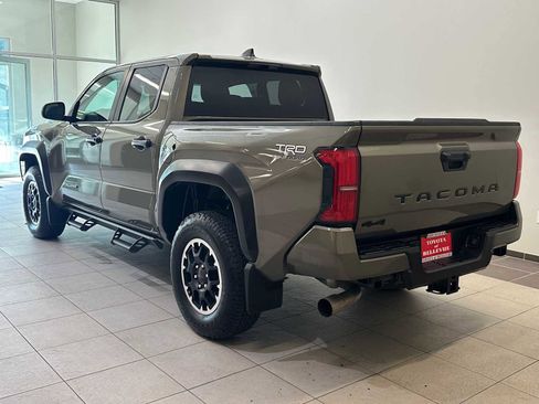 Certified 2025 Toyota Tacoma TRD Off-Road AWD/4WD image 4