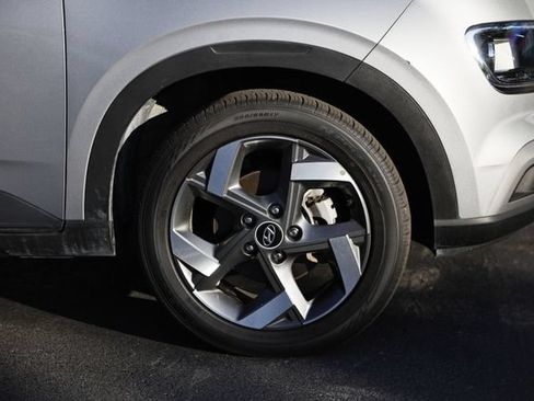 Used 2025 Hyundai Venue SEL FWD image 4