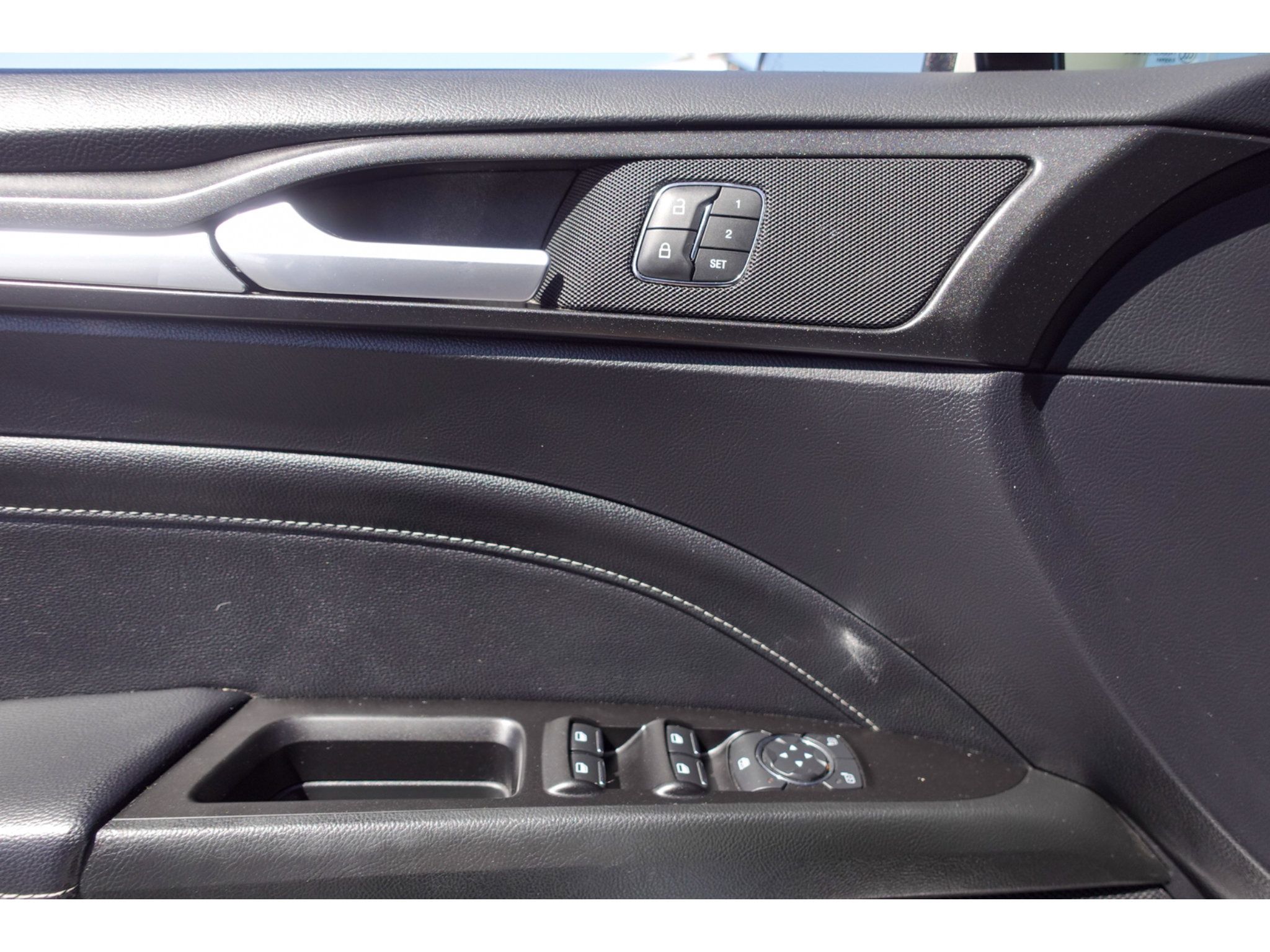 Used 2019 Ford Fusion Energi Titanium FWD image 12