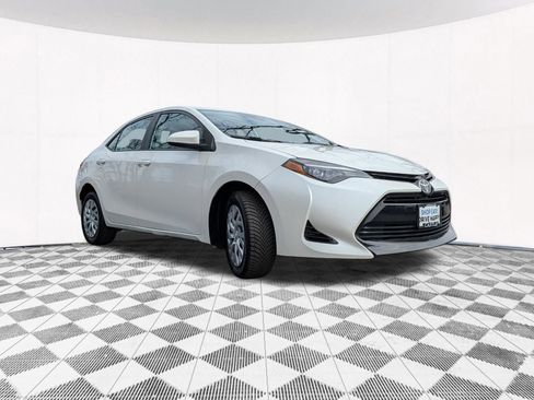 Used 2018 Toyota Corolla LE image 12