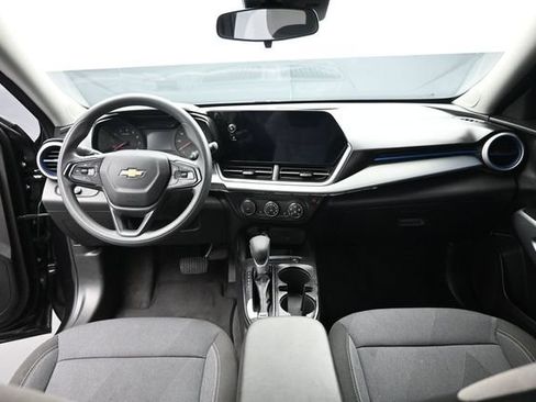 Used 2026 Chevrolet Trax LS w/ LS Convenience Package FWD image 26