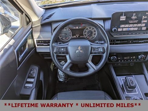 Used 2022 Mitsubishi Outlander SE image 18