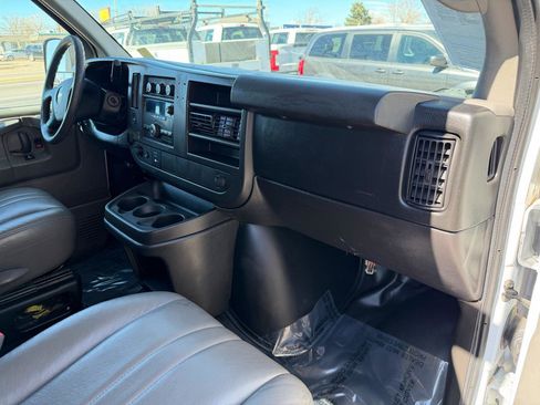 Used 2014 Chevrolet Express 2500 image 17