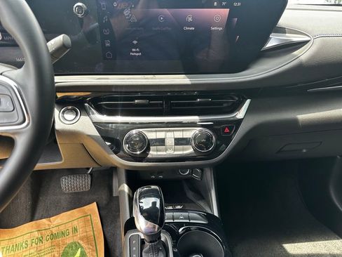 Used 2025 Buick Envista Sport Touring w/ Convenience II Package FWD image 18