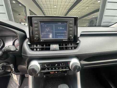 Used 2021 Toyota RAV4 LE FWD image 18