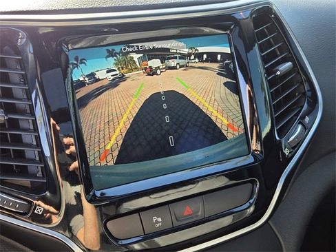 Used 2019 Jeep Cherokee High Altitude image 25