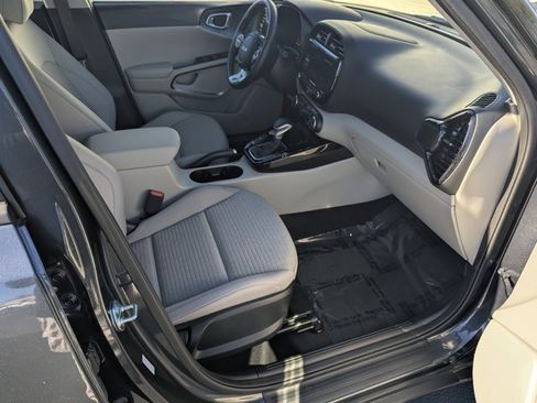 Used 2025 Kia Soul EX image 12