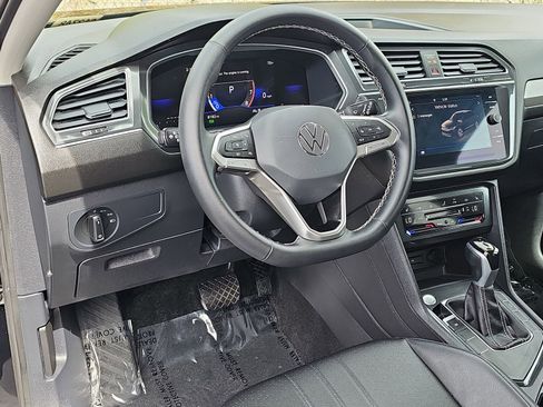 Used 2023 Volkswagen Tiguan SE FWD image 15
