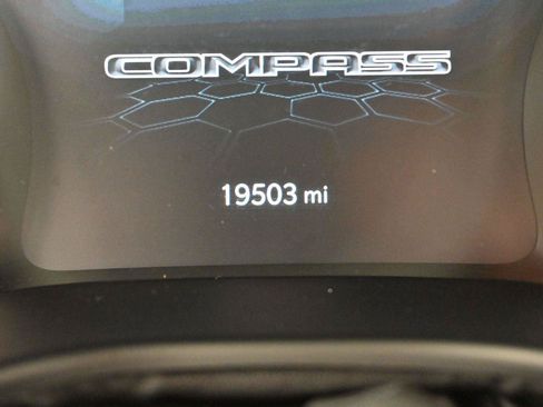 Used 2023 Jeep Compass Latitude AWD/4WD image 18