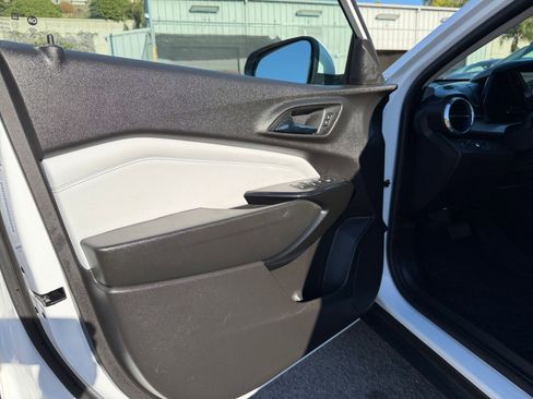 Used 2025 Chevrolet Trax LT image 20