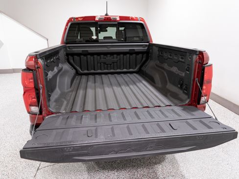 Used 2025 Chevrolet Colorado ZR2 w/ Technology Package image 11