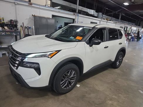 Used 2024 Nissan Rogue S AWD/4WD image 12