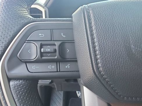 Used 2025 Toyota Tacoma TRD Sport AWD/4WD image 26