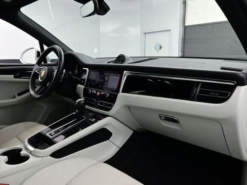 Certified 2023 Porsche Macan S AWD/4WD image 17