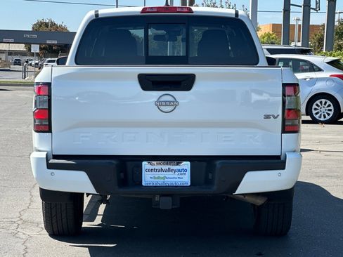 Certified 2022 Nissan Frontier SV image 5