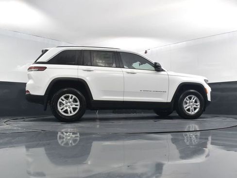 New 2025 Jeep Grand Cherokee Laredo w/ MOPAR Finishing Package AWD/4WD image 51