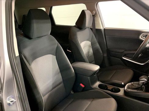 Certified 2025 Kia Soul LX w/ LX Technology Package FWD image 7