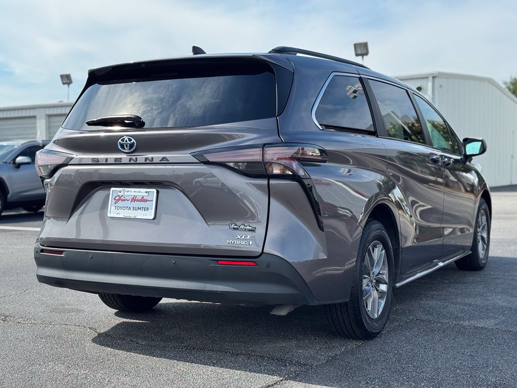 Used 2024 Toyota Sienna XLE FWD image 14