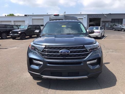 Used 2024 Ford Explorer XLT w/ Equipment Group 202A AWD/4WD image 8