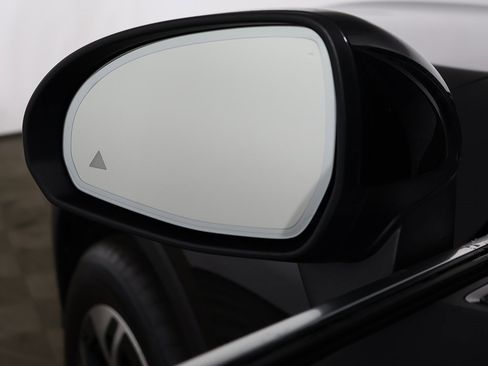 Used 2025 Mercedes-Benz GLC 350e 4MATIC image 31