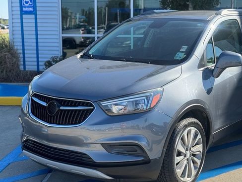 Used 2020 Buick Encore Preferred image 2