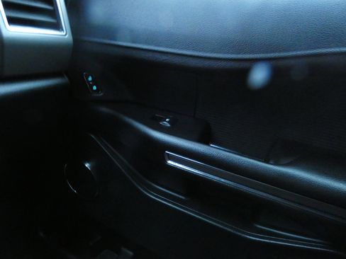 Used 2019 Ford Expedition XLT image 24