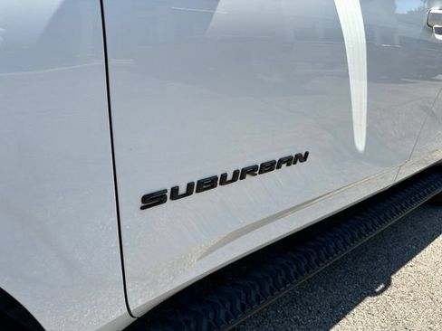 Used 2023 Chevrolet Suburban Z71 w/ Luxury Package AWD/4WD image 14