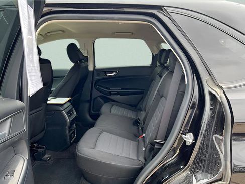 Used 2020 Ford Edge SE image 7
