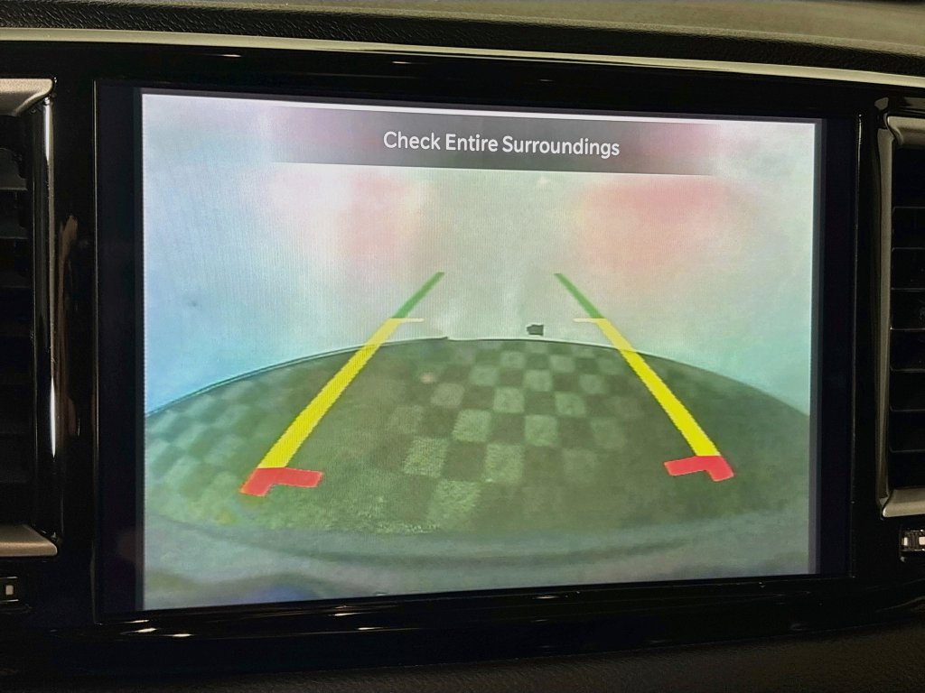 Used 2023 Chrysler Pacifica Touring-L FWD image 16