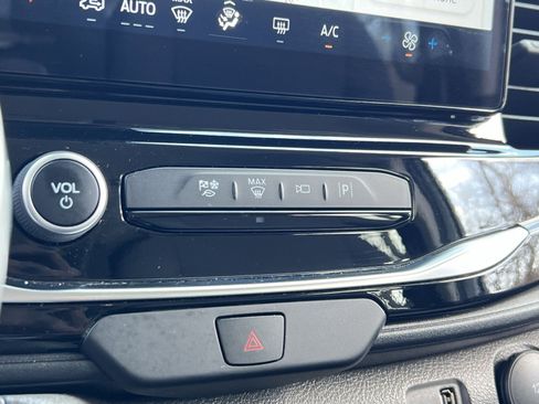 Used 2023 Ford Transit 350 XLT image 33