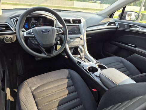 Used 2013 Ford Fusion SE FWD image 15