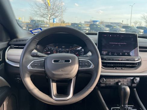 Used 2025 Jeep Compass Limited image 23