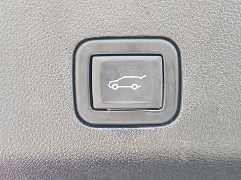 Used 2023 Cadillac Escalade Premium Luxury AWD/4WD image 7