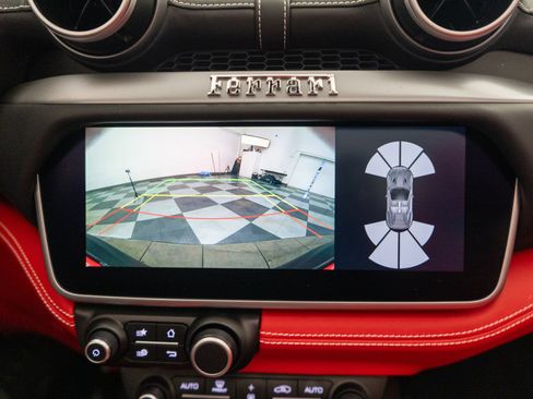 Used 2019 Ferrari Portofino RWD image 42