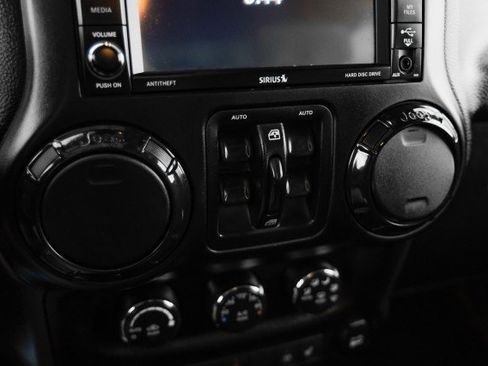 Used 2017 Jeep Wrangler Unlimited Rubicon image 22