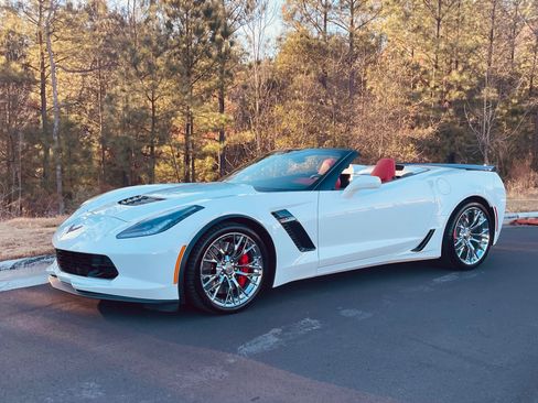 Used 2015 Chevrolet Corvette Z06 w/ 3LZ Preferred Equipment Group image 4
