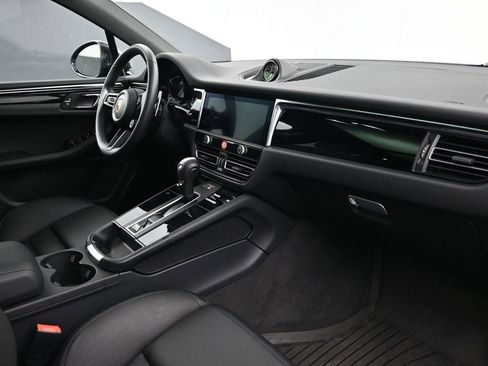 Certified 2026 Porsche Macan image 14