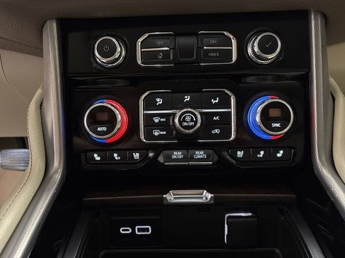 Used 2021 GMC Yukon XL Denali AWD/4WD image 19