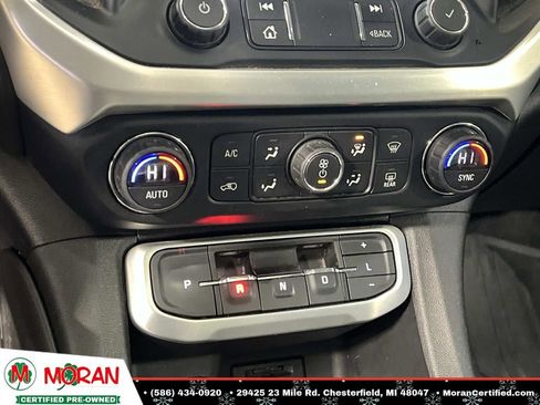 Used 2020 GMC Acadia SLT w/ Driver Alert Package II image 26