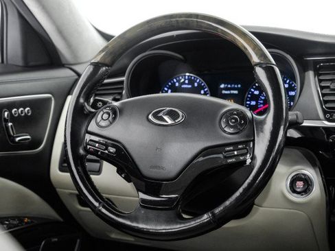 Used 2015 Kia K900 Luxury RWD image 12