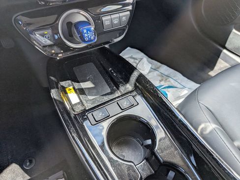 Used 2021 Toyota Prius Prime XLE FWD image 21