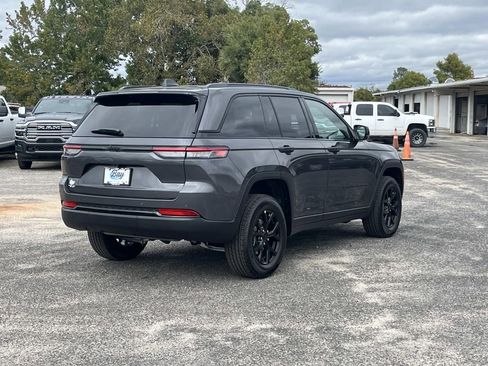 New 2025 Jeep Grand Cherokee Altitude image 5