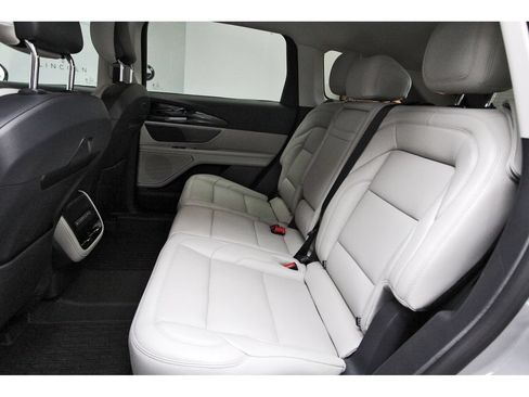 Used 2026 Lincoln Nautilus Premier AWD/4WD image 13
