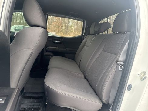 Used 2018 Toyota Tacoma TRD Sport image 31