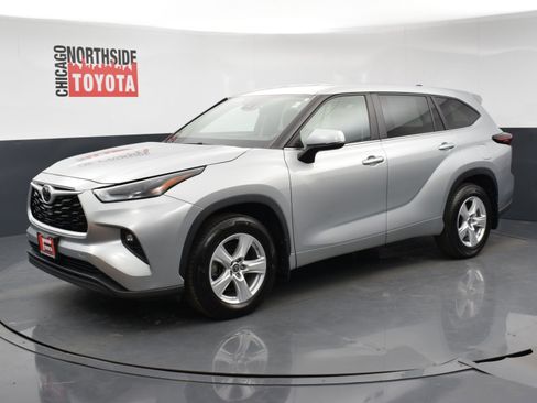 Used 2024 Toyota Highlander LE image 8