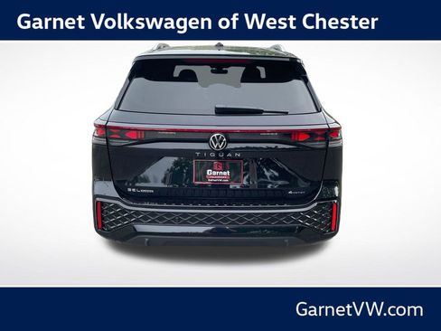 Used 2026 Volkswagen Tiguan SEL R-Line AWD/4WD image 4